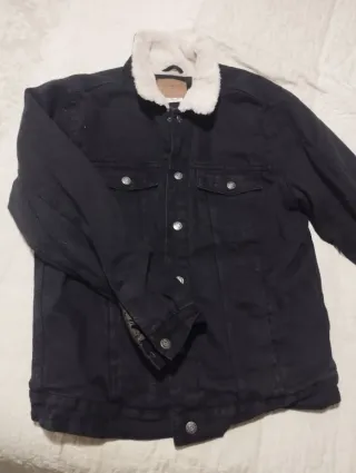Chaqueta vaquera pull bear negra con forro