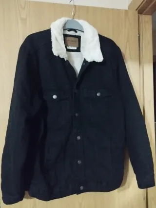 Chaqueta vaquera pull bear negra con forro