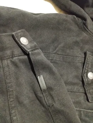 Chaqueta vaquera pull bear negra con forro