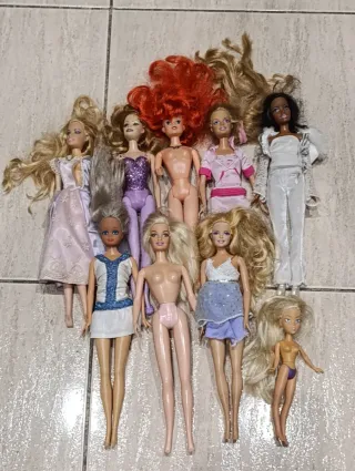 Grande lotto di Barbie e accessori