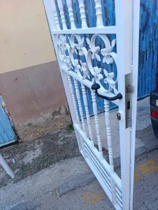 2 Puertas de seguridad 70 cada uno