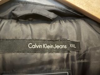 Chaqueta Calvin Klein Negra con Capucha