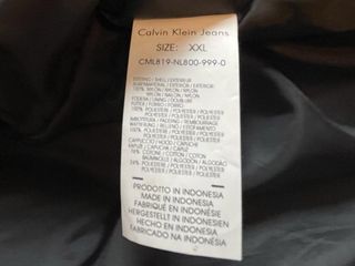 Chaqueta Calvin Klein Negra con Capucha