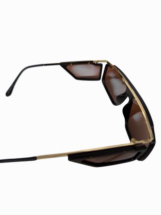 Occhiali da sole neri e marroni