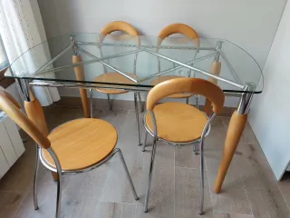 Mesa y 4 sillas cocina cristal y madera