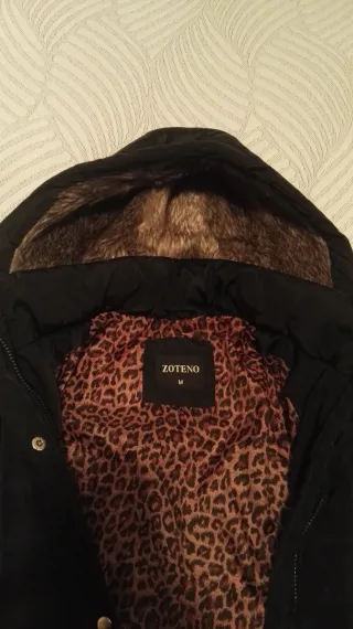 Abrigo acolchado mujer negro con cinturón