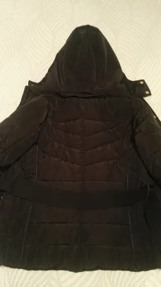 Abrigo acolchado mujer negro con cinturón