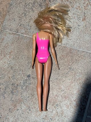 Muñeca Barbie bañador estampado