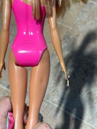 Muñeca Barbie bañador estampado