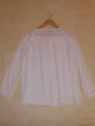 Blusa blanca manga larga bordada