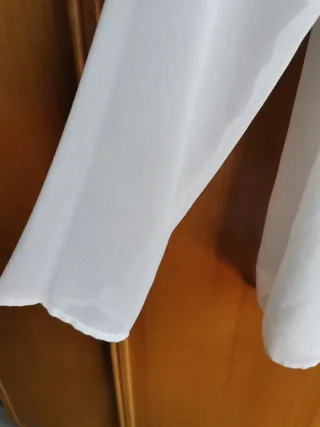 Blusa blanca manga larga bordada