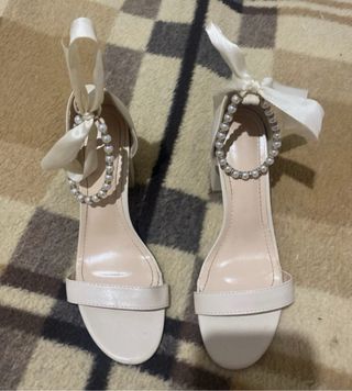 Tacones boda con lazo y perla color Albaricoque.
