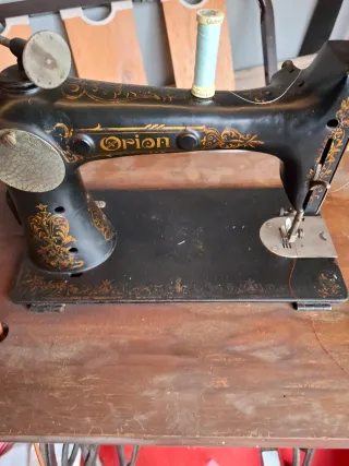 Máquina de coser antigua Orion