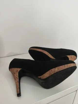 Zapatos de tacón negros con plataforma