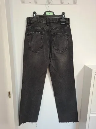 Vaqueros Stradivarius gris oscuro rectos 34