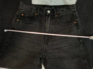 Vaqueros Stradivarius gris oscuro rectos 34