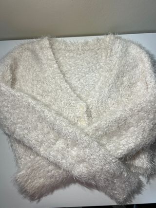 Cárdigan peludo blanco