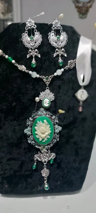 Aderezo huertana plata y esmeraldas