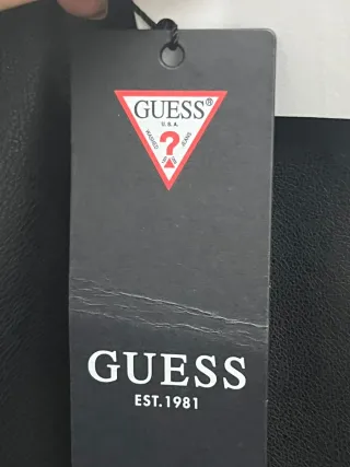 Pantalones Guess acampanados efecto piel