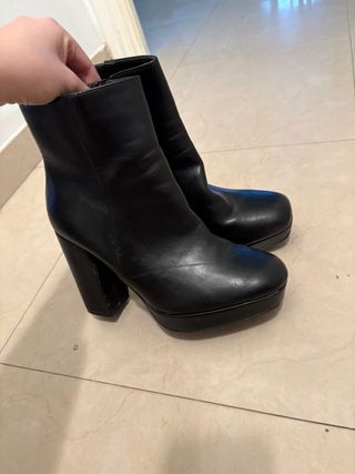 Botines de cuero negros con tacón