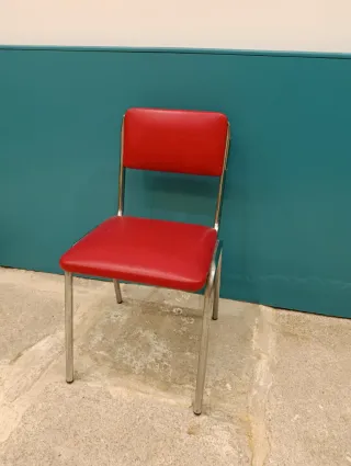 Sillas apilables acero cromado y sky burdeos