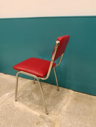 Sillas apilables acero cromado y sky burdeos