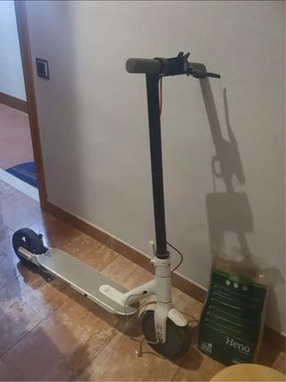 Patineta eléctrica blanca para piezas