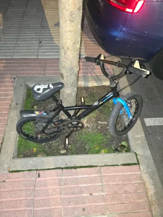 Bicicleta infantil negra
