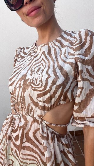 Vestido estampado cebra con cortes