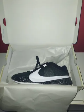 Nike Giannis Air Zoom Freak 5 Talla 42EU