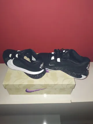 Nike Giannis Air Zoom Freak 5 Talla 42EU