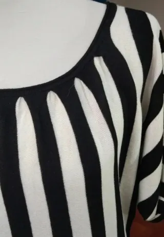 Maglione donna Camomilla a righe bianche e nere