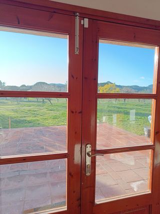 Puerta balconera de madera