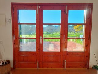 Puerta balconera de madera