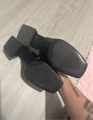 Zapatos negros charol con hebillas