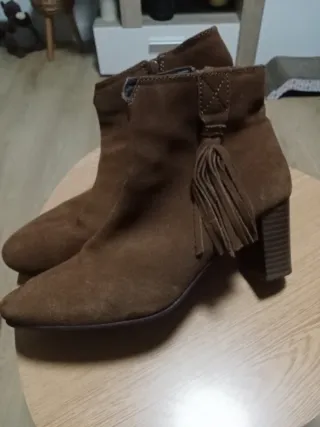Botines marrones con flecos