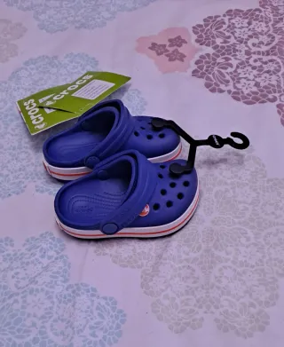 Crocs para bebé azul 19
