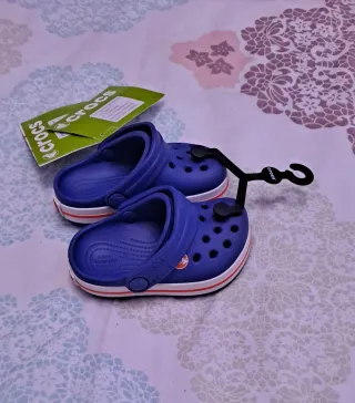 Crocs para bebé azul 19