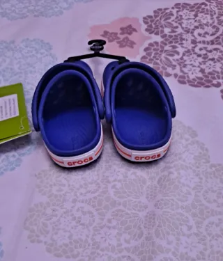Crocs para bebé azul 19
