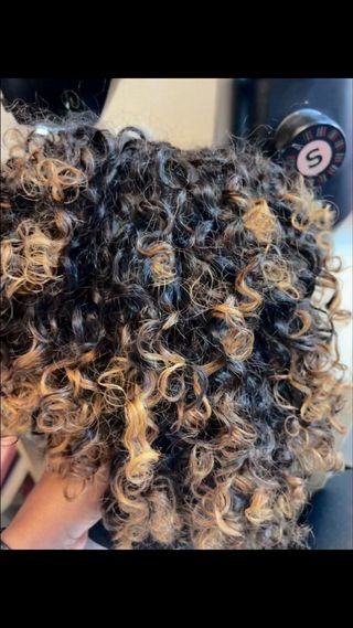 Peluca pelo humano rizado 20cm