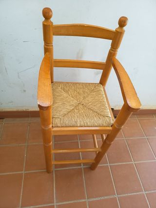 Silla de madera para niños con asiento de tela