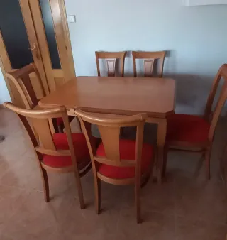 Mesa y 6 sillas de comedor