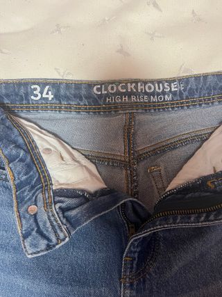 Pantalones vaqueros Clockhouse rotos