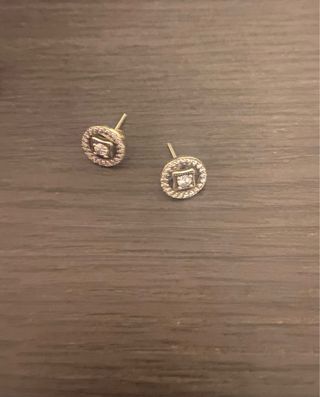 Pendientes plateados con piedras