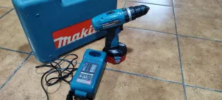 Taladro MAKITA con cargador y maletín