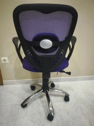 Silla de oficina ergonómica púrpura
