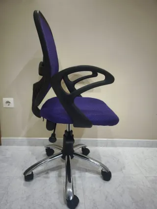 Silla de oficina ergonómica púrpura