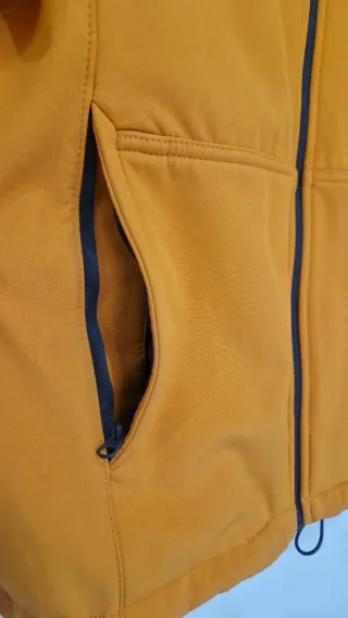 Chaqueta Zara con capucha