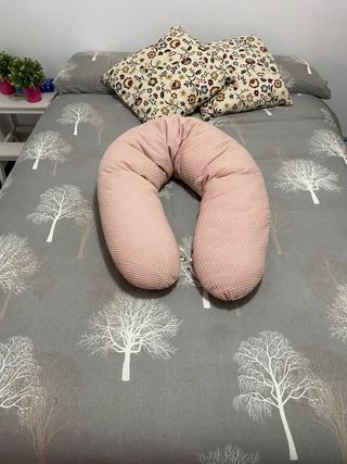 Cojín de lactancia rosa