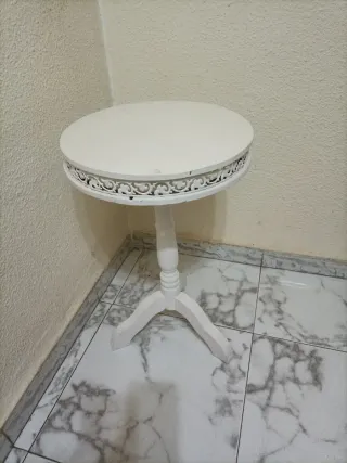 Mesa auxiliar redonda de madera